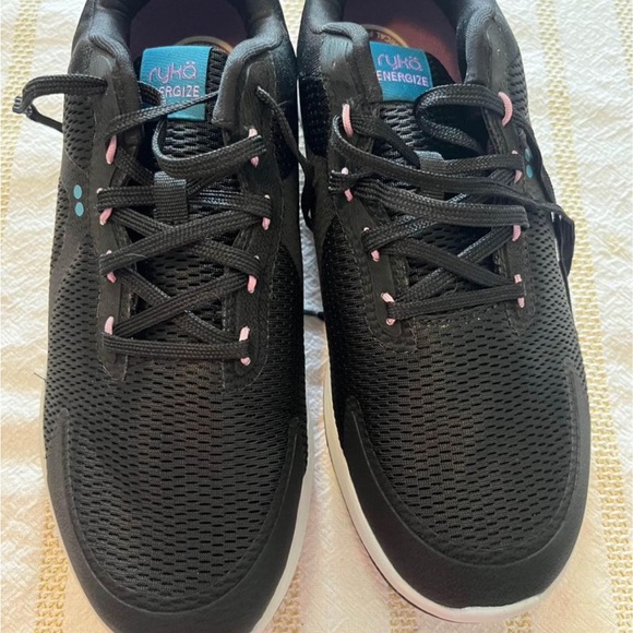 Women’s Ryka athletic shoes size 9.5 wide. Excellent condition - Picture 7 of 7